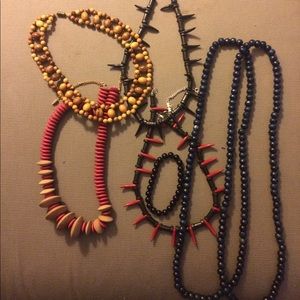 🌹6 Vintage Necklaces and 1 bracelet